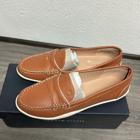 Tommy Hilfiger Women's Kaia Loafer - Picture 6 of 6